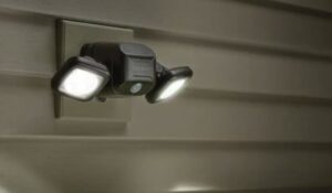 Battery operated outdoor lights
